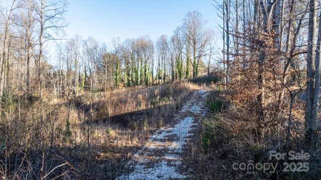 74 W Court Cemetery Road, Marion, NC 28752