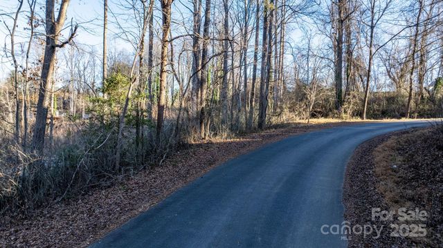 74 W Court Cemetery Road, Marion, NC 28752