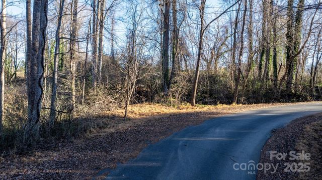 74 W Court Cemetery Road, Marion, NC 28752