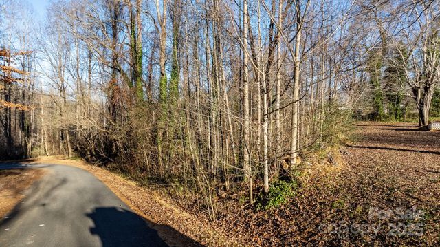 74 W Court Cemetery Road, Marion, NC 28752