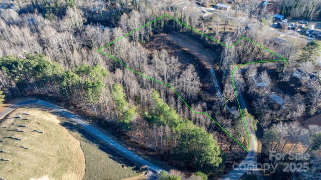 74 W Court Cemetery Road, Marion, NC 28752