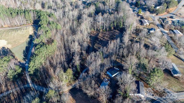 74 W Court Cemetery Road, Marion, NC 28752