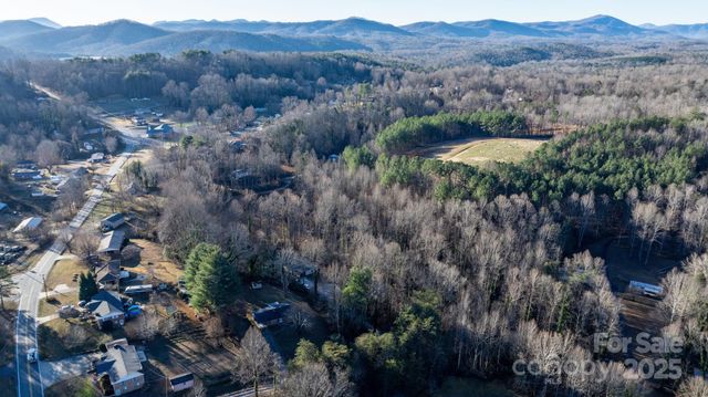 74 W Court Cemetery Road, Marion, NC 28752