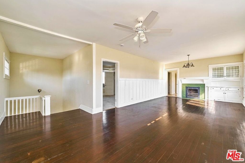 Image 12 of property listing at 1228 S Catalina Street, Los Angeles, CA 90006