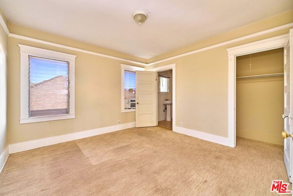 Image 17 of property listing at 1228 S Catalina Street, Los Angeles, CA 90006