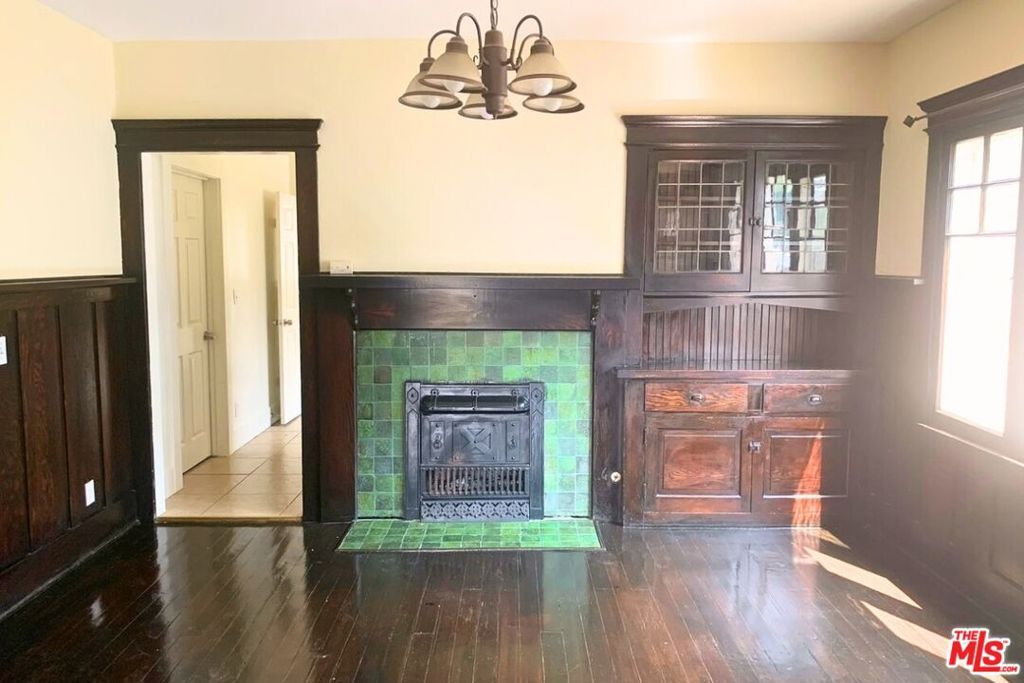 Image 2 of property listing at 1228 S Catalina Street, Los Angeles, CA 90006