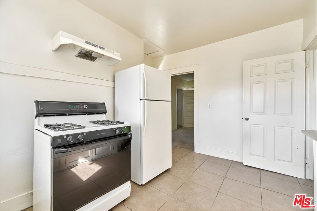 Image 23 of property listing at 1228 S Catalina Street, Los Angeles, CA 90006