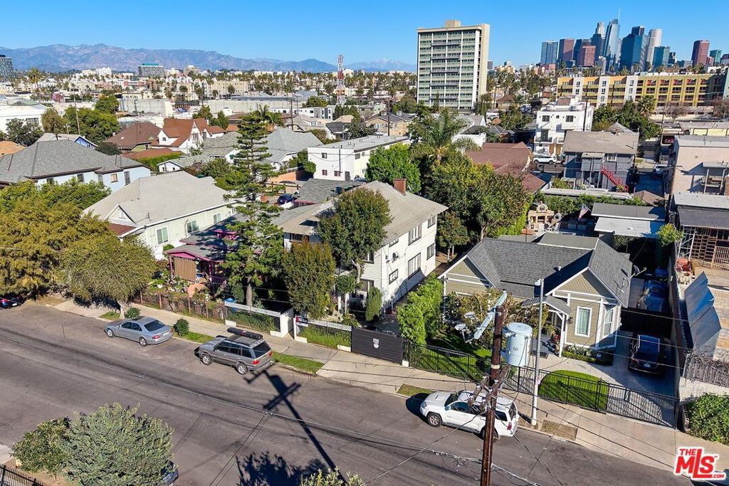 Image 31 of property listing at 1228 S Catalina Street, Los Angeles, CA 90006