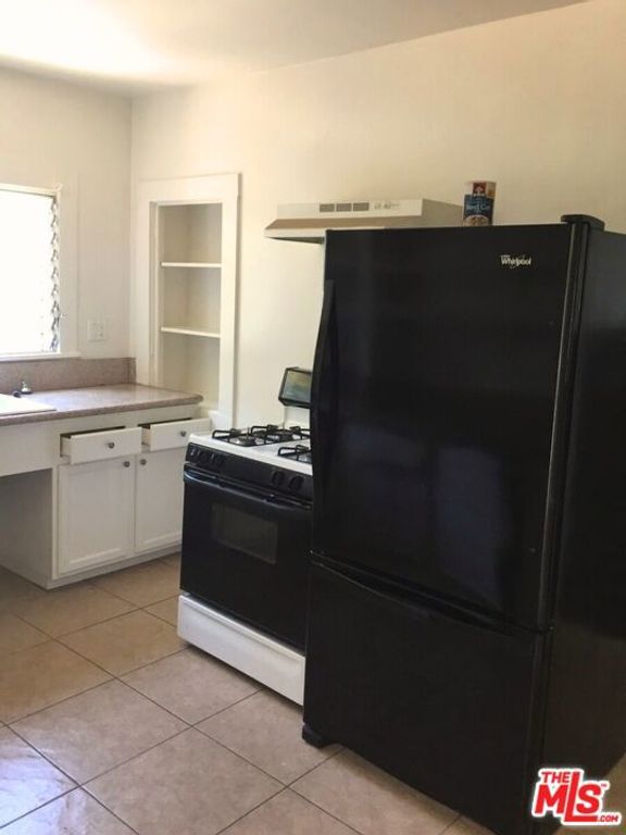 Image 6 of property listing at 1228 S Catalina Street, Los Angeles, CA 90006