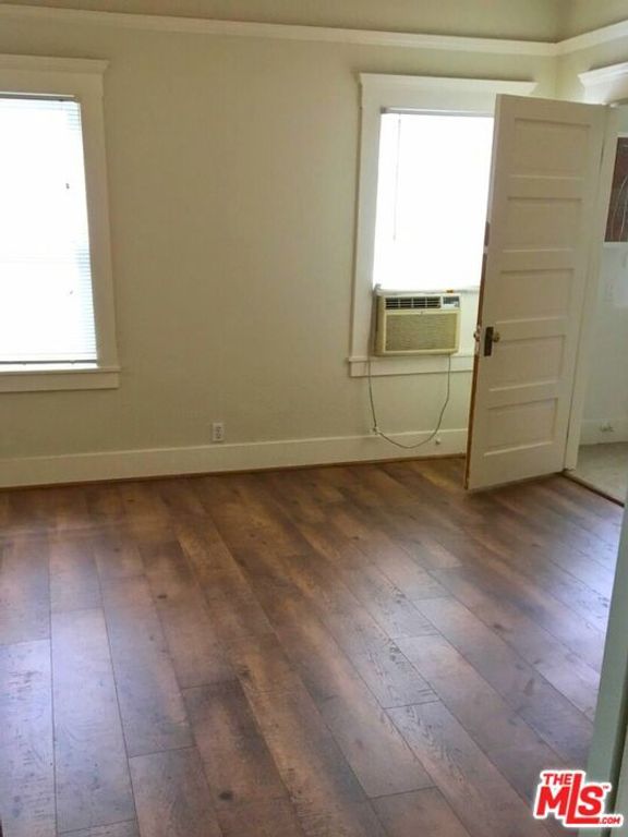 Image 8 of property listing at 1228 S Catalina Street, Los Angeles, CA 90006