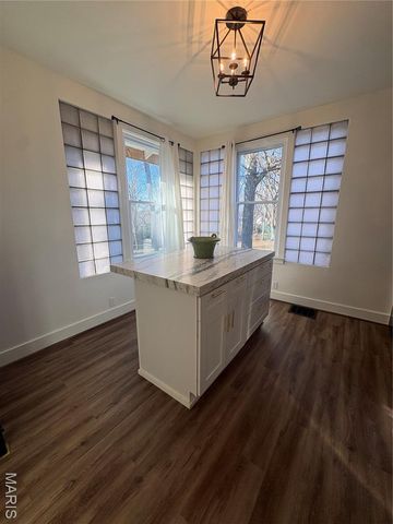 9157 E Milton Avenue, Overland, MO 63114