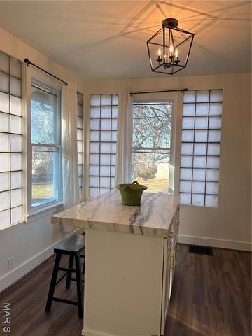 9157 E Milton Avenue, Overland, MO 63114