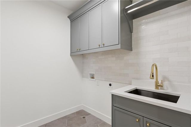 2471 Edwards Drive, Atlanta, GA 30318