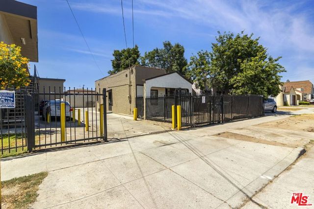 820 -824 W 95th Street, Los Angeles, CA 90044