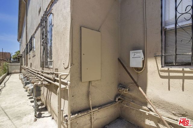 820 -824 W 95th Street, Los Angeles, CA 90044