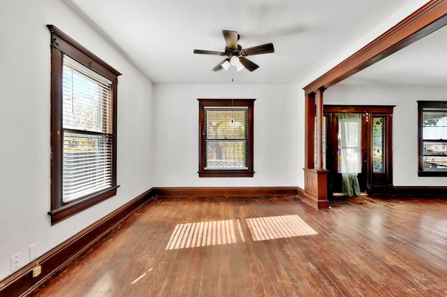 904 S Water St, Wichita, KS 67213