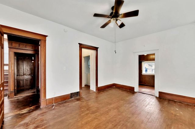 904 S Water St, Wichita, KS 67213