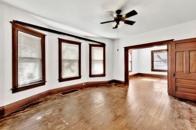 904 S Water St, Wichita, KS 67213