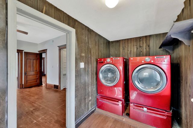 904 S Water St, Wichita, KS 67213