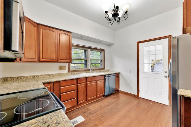 904 S Water St, Wichita, KS 67213