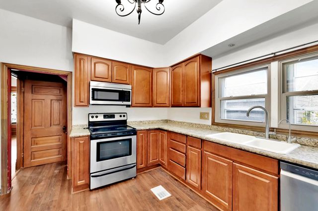 904 S Water St, Wichita, KS 67213