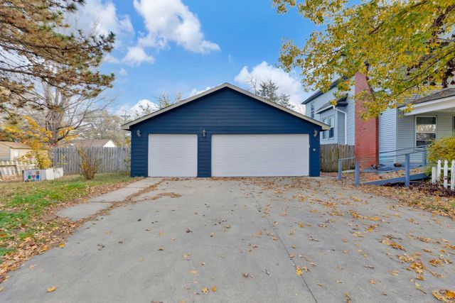 904 S Water St, Wichita, KS 67213