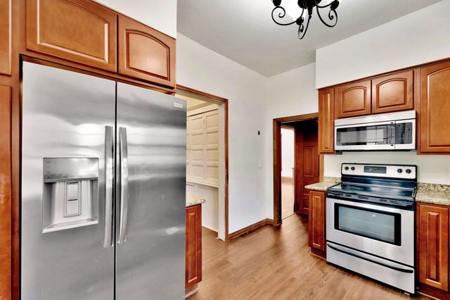 904 S Water St, Wichita, KS 67213