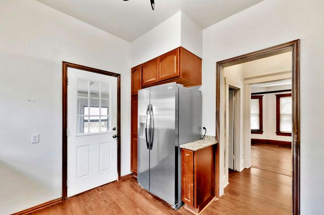 904 S Water St, Wichita, KS 67213