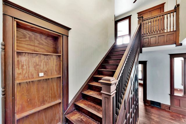 904 S Water St, Wichita, KS 67213