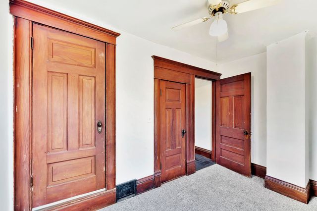 904 S Water St, Wichita, KS 67213