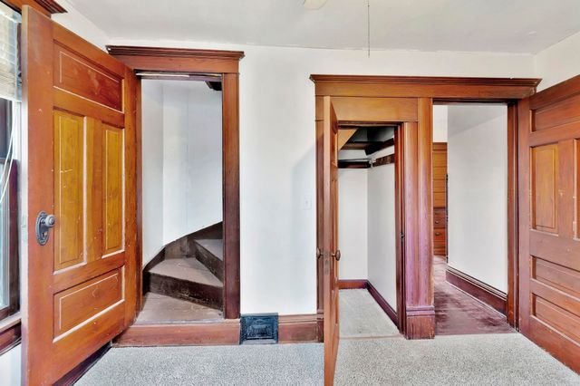 904 S Water St, Wichita, KS 67213