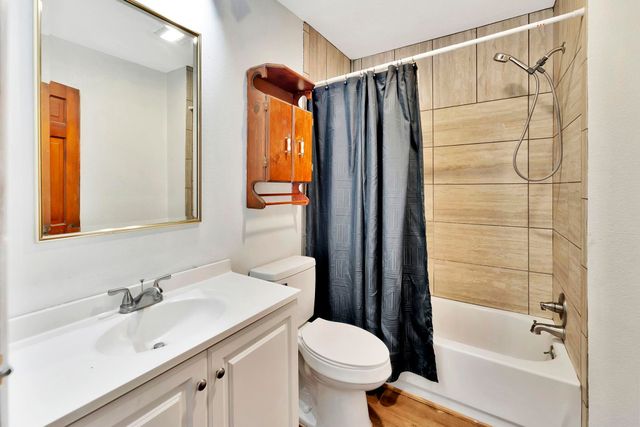 904 S Water St, Wichita, KS 67213