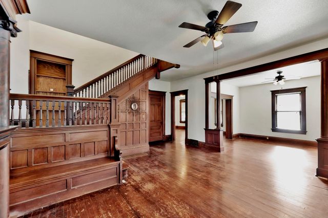 904 S Water St, Wichita, KS 67213