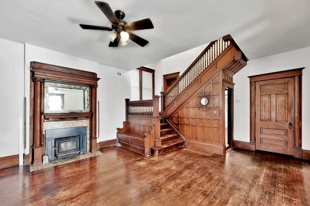 904 S Water St, Wichita, KS 67213