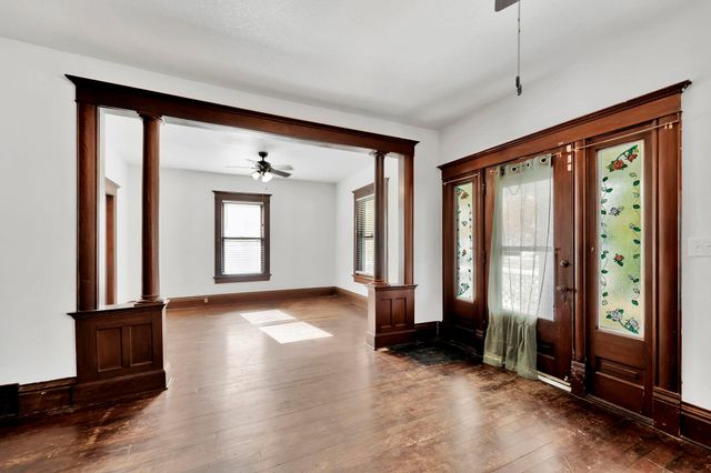 904 S Water St, Wichita, KS 67213