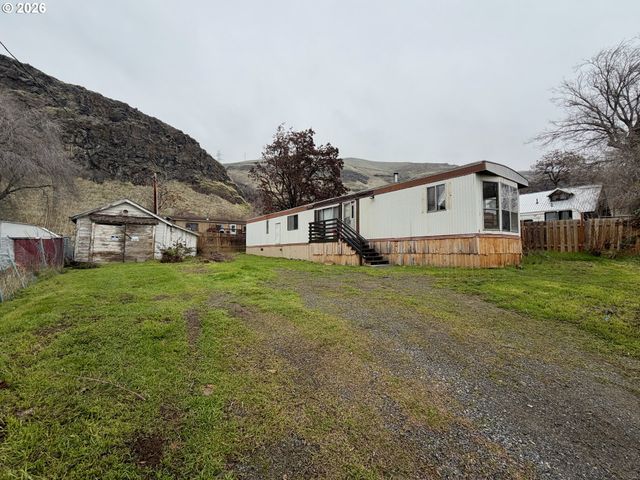 217 MAIN St, Wishram, WA 98673