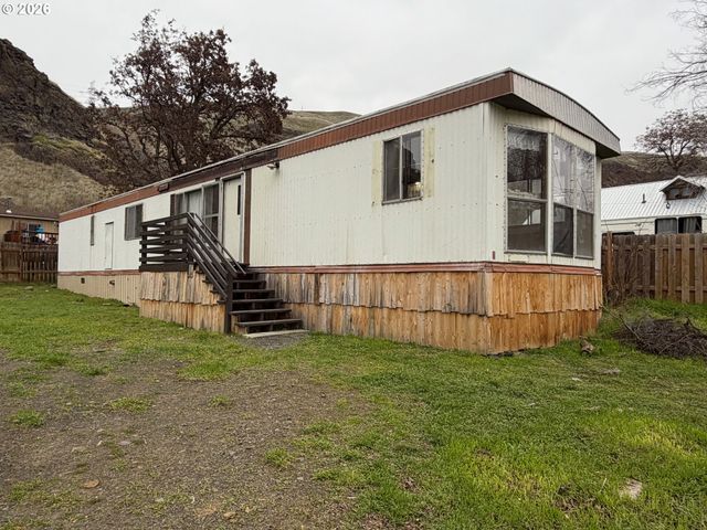 217 MAIN St, Wishram, WA 98673