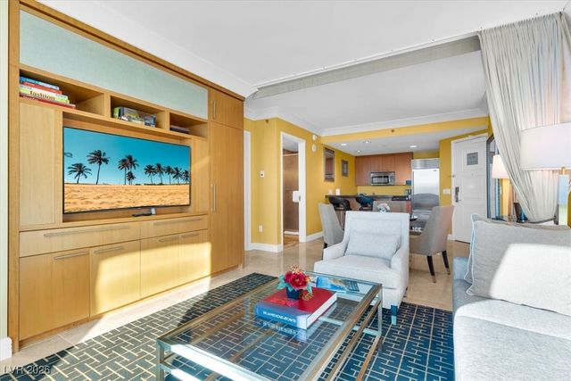 2000 North Fashion Show Drive 5326, Las Vegas, NV 89109