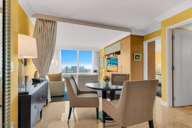 2000 North Fashion Show Drive 5326, Las Vegas, NV 89109