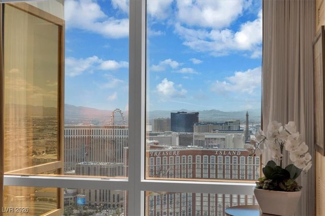 2000 North Fashion Show Drive 5326, Las Vegas, NV 89109