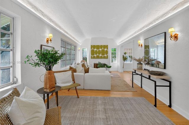 1305 Alhambra Cir, Coral Gables, FL 33134