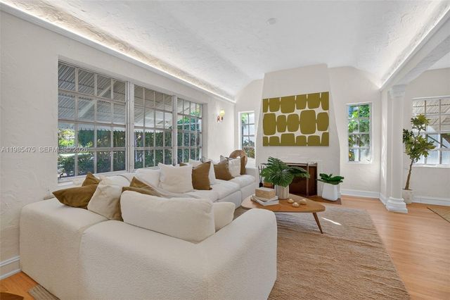 1305 Alhambra Cir, Coral Gables, FL 33134