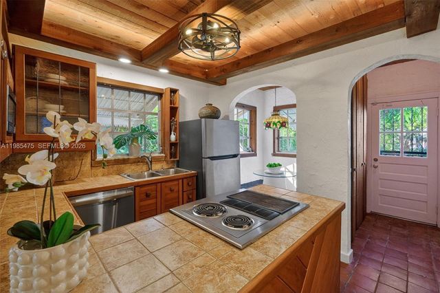 1305 Alhambra Cir, Coral Gables, FL 33134