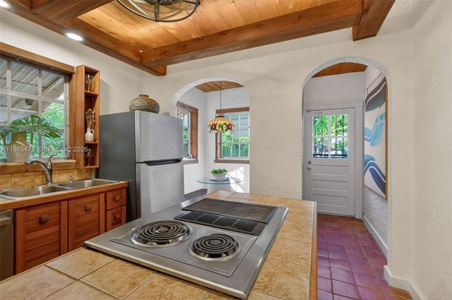 1305 Alhambra Cir, Coral Gables, FL 33134