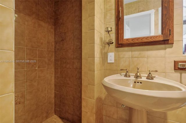 1305 Alhambra Cir, Coral Gables, FL 33134