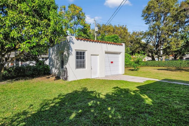 1305 Alhambra Cir, Coral Gables, FL 33134