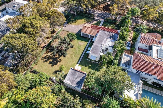 1305 Alhambra Cir, Coral Gables, FL 33134