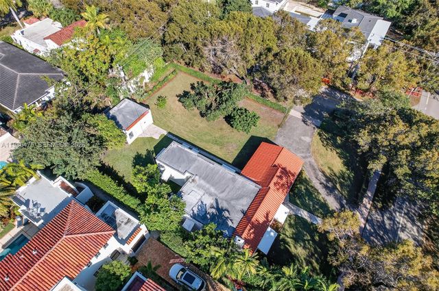 1305 Alhambra Cir, Coral Gables, FL 33134