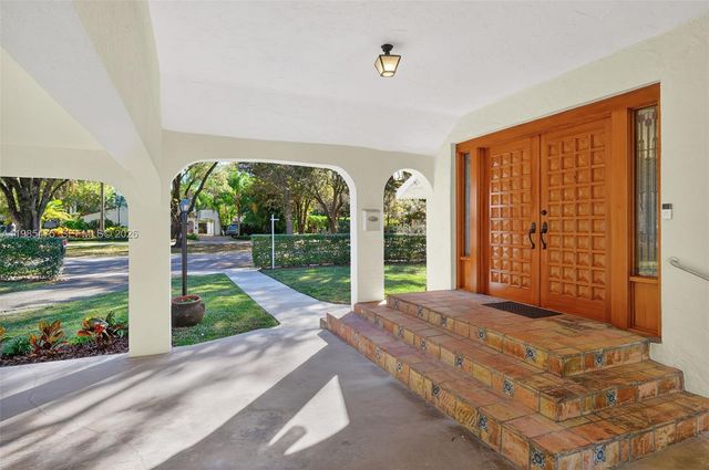 1305 Alhambra Cir, Coral Gables, FL 33134