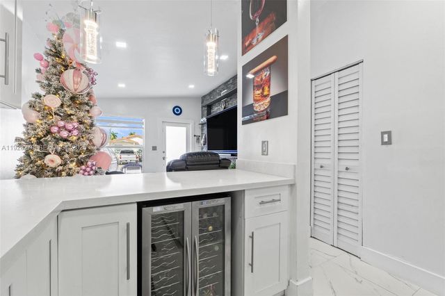 8822 NW 112th Ter, Hialeah Gardens, FL 33018